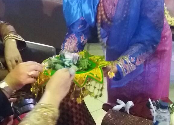 Ranup Lam Puan Digoyang Saweran